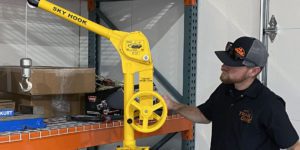 Syclone ATTCO, Sky Hook, ergonomic lifting device, mobile base lifting device, lift a maximum of 500 lbs., 23:1 lifting advantage, OSHA and ASME standards, ASME standards, OSHA standards, industrial lifting device, USA made, made in the USA