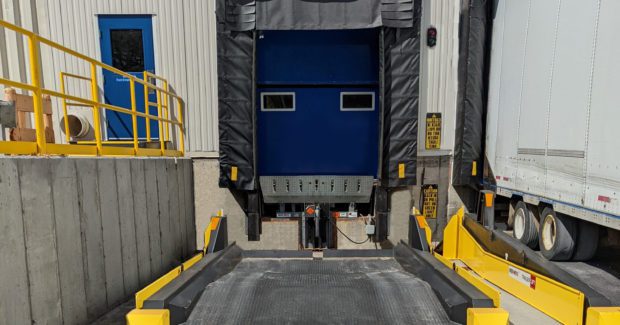 Rite-Hite’s Trailer Lift, hydraulic cylinders, material handling systems, trailer bed, forklift loading/unloading, Rite-Hite’s SHR-5000 Dok-Lok